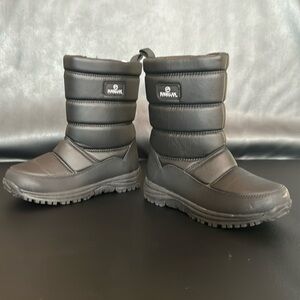 Girl’s Magellan Snow boots.  Size 3.  Gently worn.